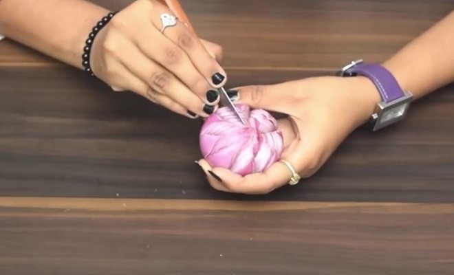 tỉa hoa sen từ hành tím
