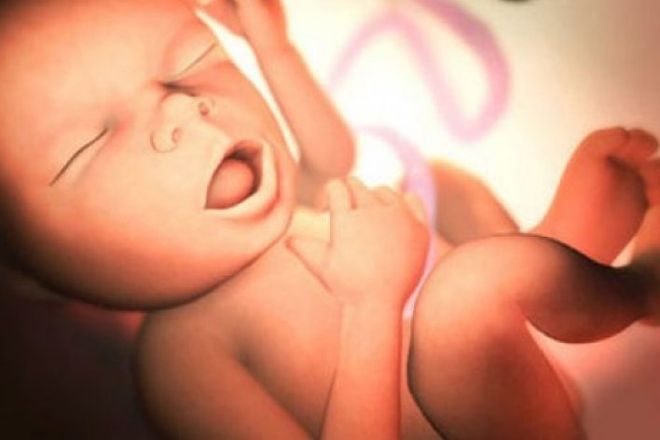 Bé sẽ vô cùng hứng thú khi được nghe những bản nhạc êm dịu hay giọng nói nhẹ nhàng của mẹ