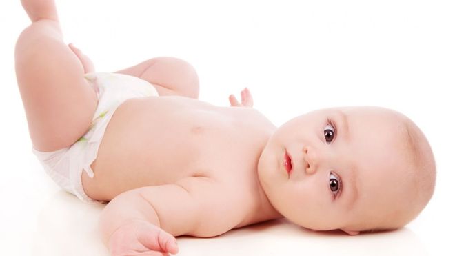 bé nằm ngửa một chỗ