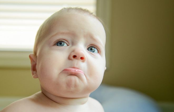 bé mếu chuẩn bị khóc