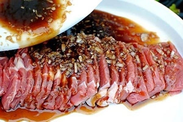 Ướp thịt bò để tủ lạnh khoảng 1 2 tiếng