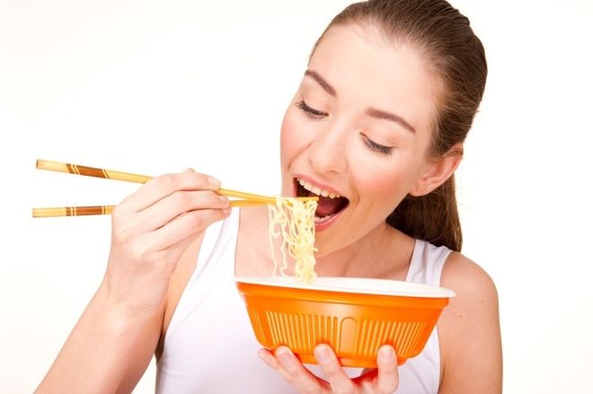 Bà bầu ăn mì có tác hại gì