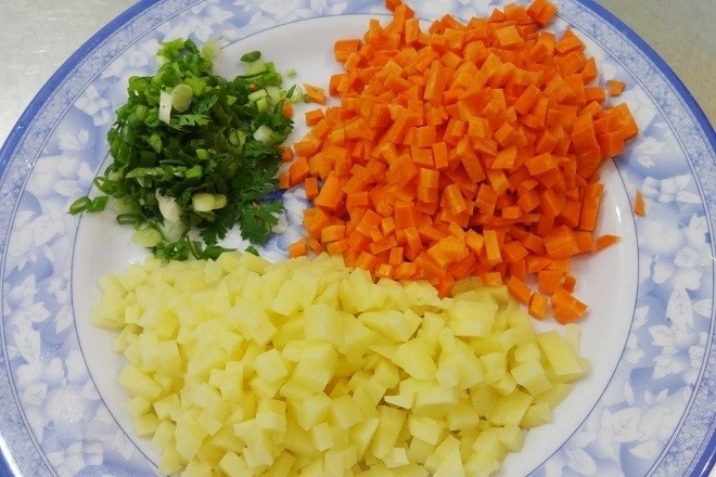 cà rốt khoai tây thái nhỏ