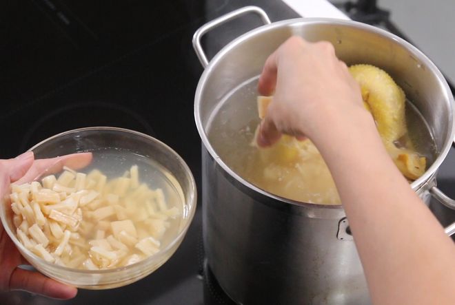 gà luộc gừng