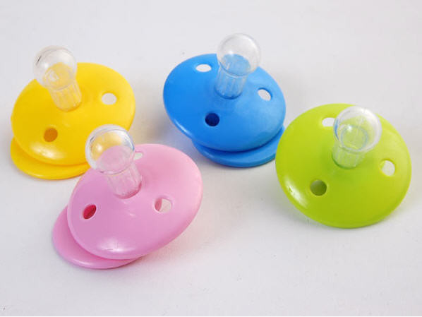 bốn chiếc núm vú giả