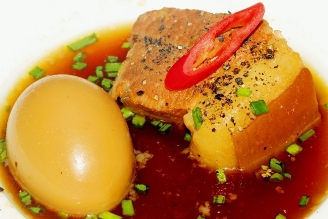thịt kho với trứng