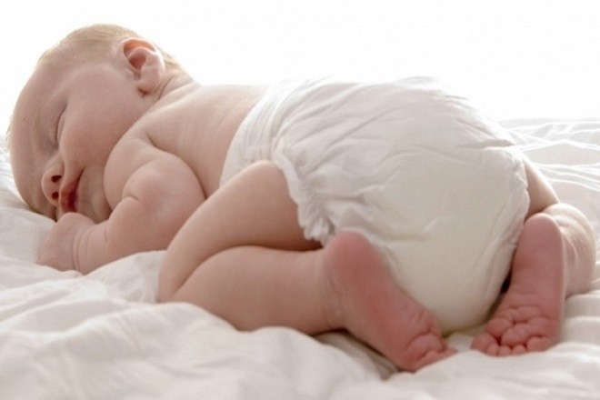 bé nằm sấp ngủ