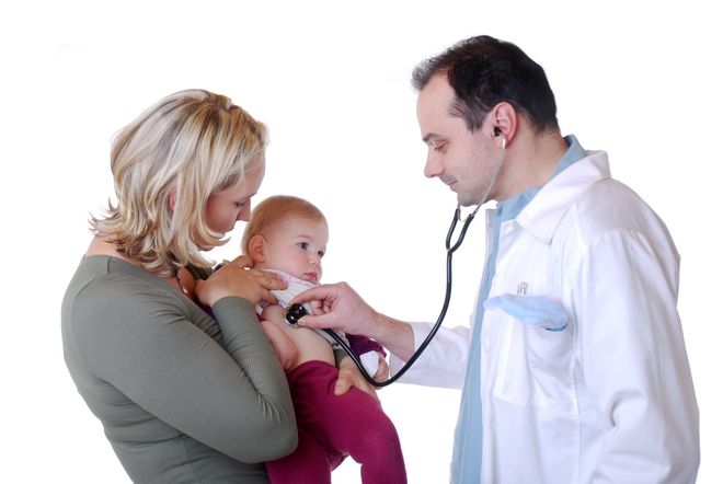 bác sỹ chẩn đoán dấu hiệu viêm phổi ở trẻ sơ sinh