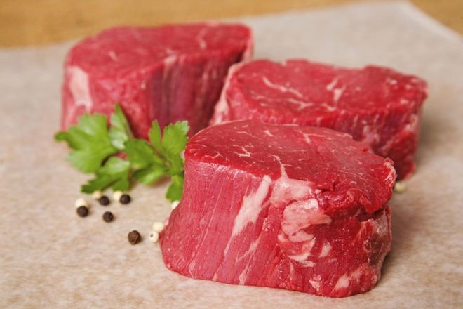 thái thịt bò thành miếng vuông