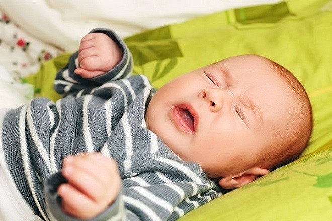 trẻ sơ sinh bị khó thở