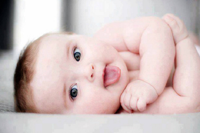 dầu dừa trị tưa lưỡi ở trẻ sơ sinh