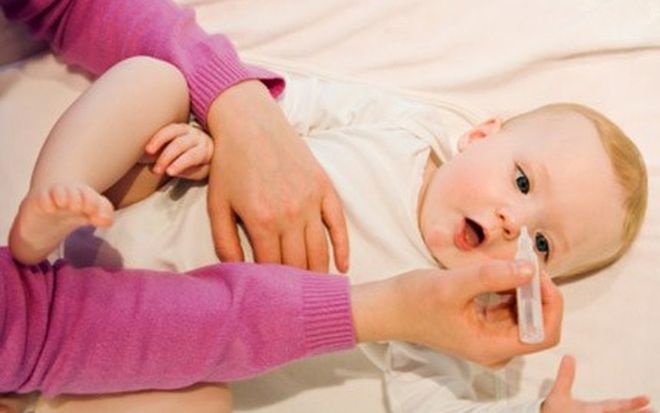 dùng nước muối sinh lý là một phương pháp điều trị sổ mũi hiệu quả