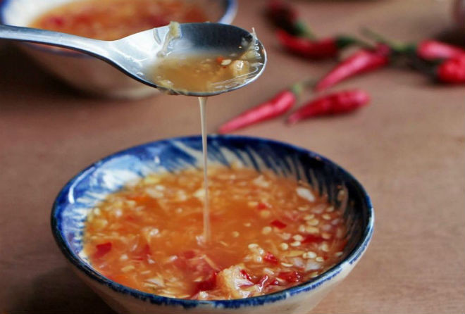 nước mắm tỏi ớt giã nhuyễn