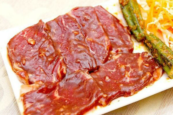 ướp thịt bò với các gia vị