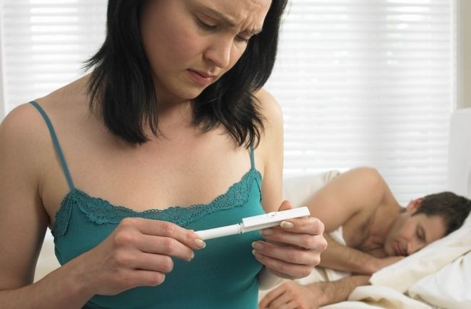 có người gặp phải trường hợp que thử thai hiện 2 vạch rất mờ khiến họ khá bối rối.