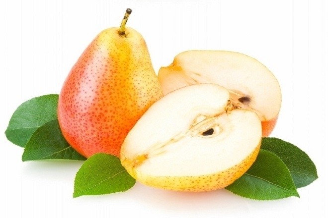 bé ăn lê giúp thanh nhiệt
