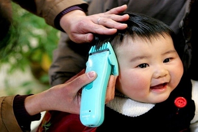 cắt tóc cho bé trai