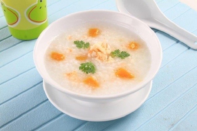 món cháo thịt heo nấu củ cải cà chua