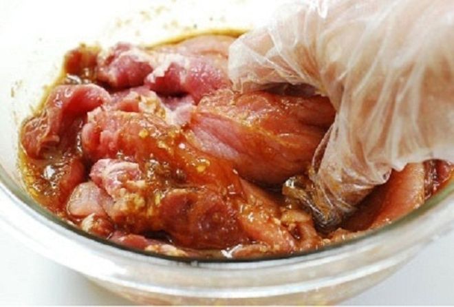 ướp thịt bò với dầu điều