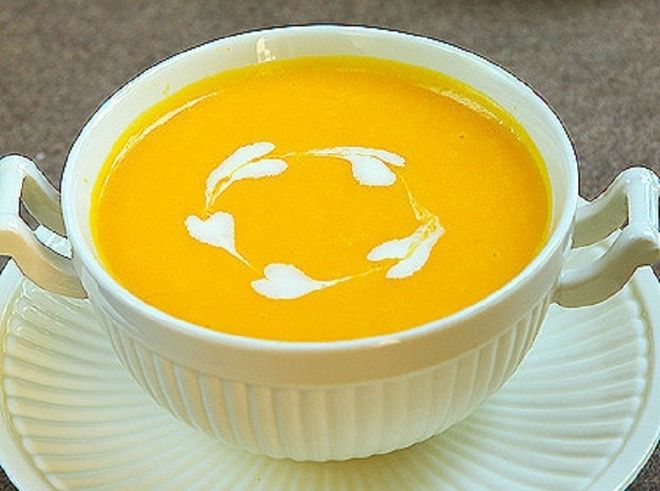các mẹ nên bắt đầu cho bé ăn dặm với bột vị ngọt