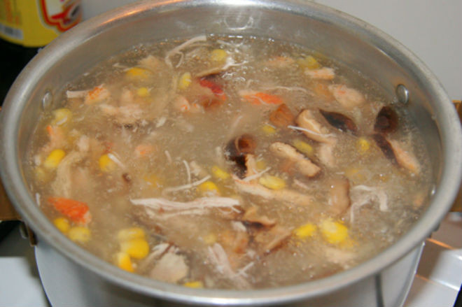 cho ngô cà rốt vào nấu