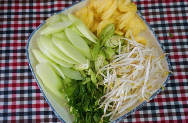 dứa dọc mùng giá
