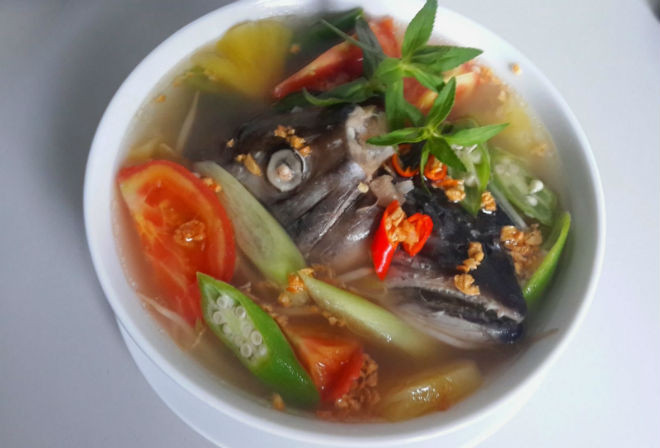 canh chua đầu cá hồi