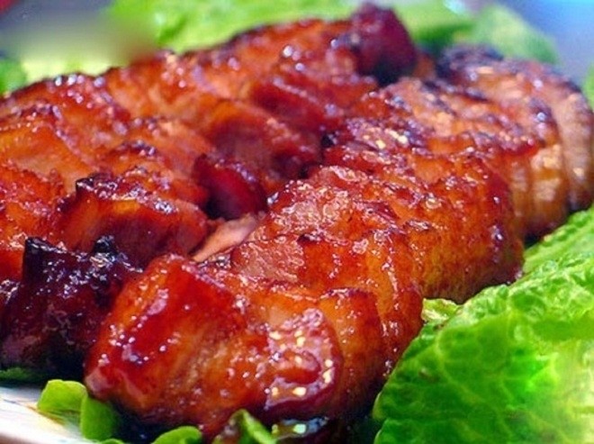 Thịt ba chỉ nướng ăn cùng cơm nóng rất ngon