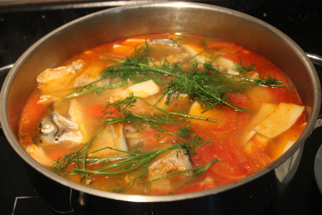 đun sôi canh chua