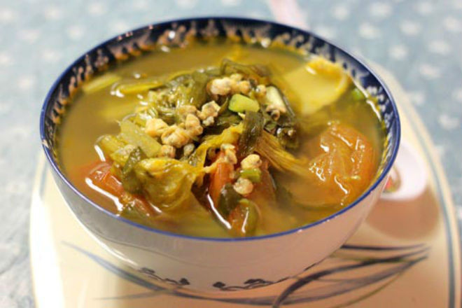 canh cải chua nấu thịt băm