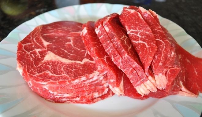 thịt bò rửa sạch, thái miếng