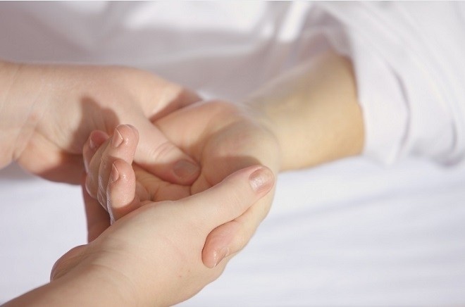 massage long ban tay