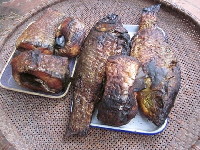 món cá nướng rơm úp vung
