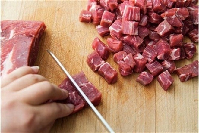 thịt bò thái con chì