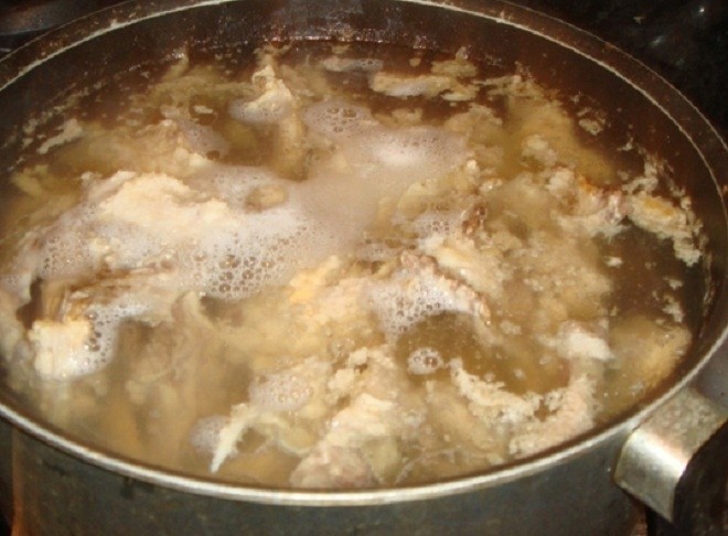 nồi nước dùng xương heo