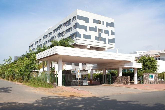trước cổng bệnh viện việt pháp hà nội