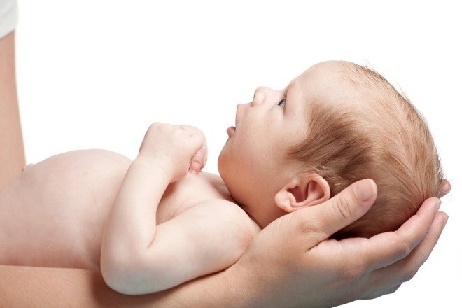 tóc máu ở trẻ sơ sinh
