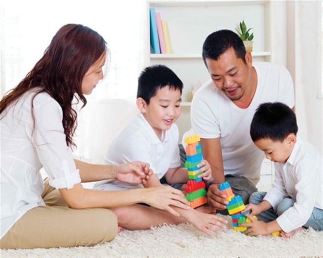 Bố mẹ thống nhất về phương pháp dạy trẻ