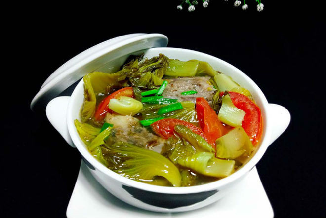 canh dưa chua nấu cá