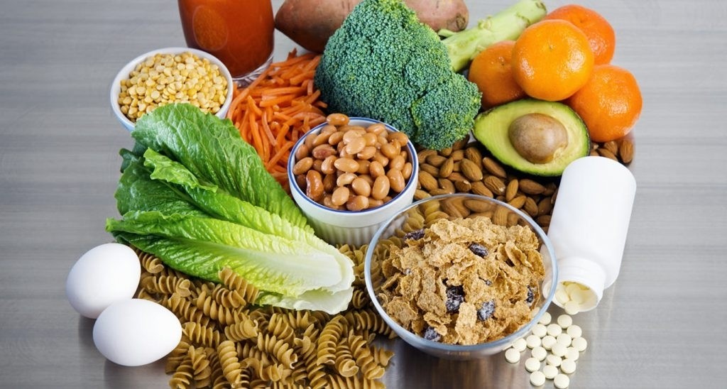 mẹ bầu ăn trứng ngỗng kết hợp đầy đủ các loại thực phẩm