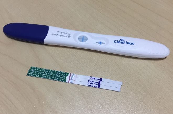 bút clearblue và que thử truyền thống