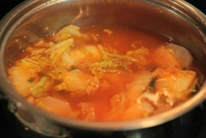 cho giá đỗ vào canh