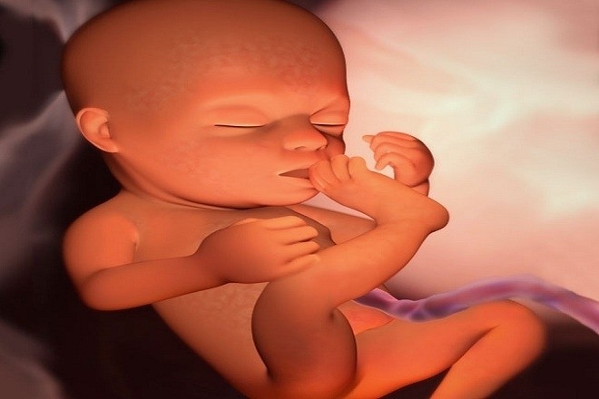 Thai 21 tuần bé sẽ làm bạn ngạc nhiên vì những cú huých và đá mạnh