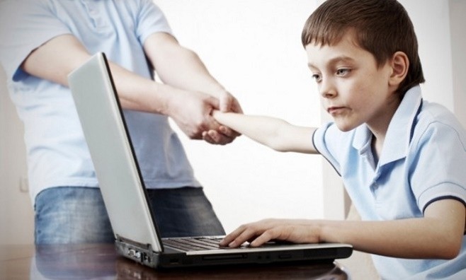 bé trai lười vận động