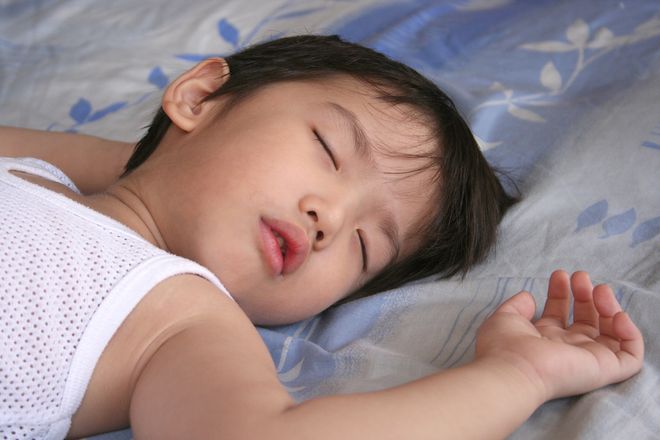 bé ngủ đủ giấc