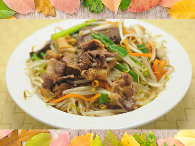 Giá đỗ xào lòng gà.