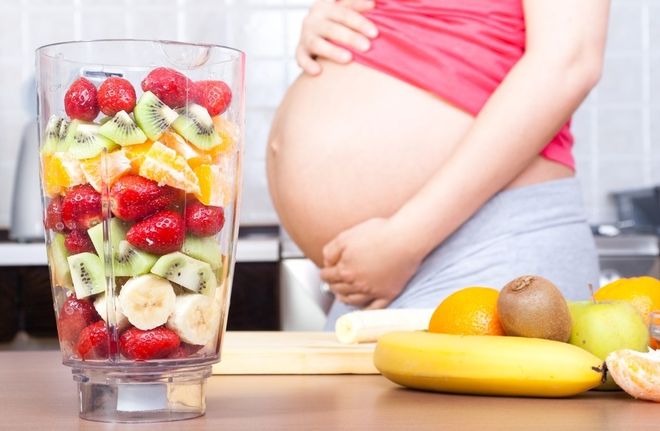 Mẹ bầu nên bổ sung nhiều nước trái cây