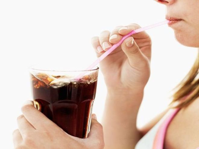 Mẹ bầu nên tránh các đồ uống ngọt nhân tạo