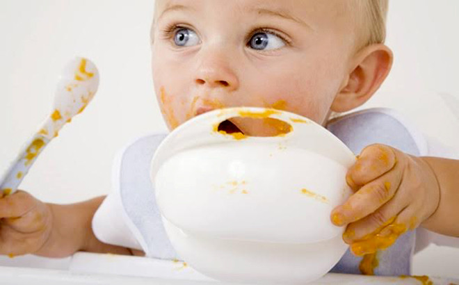 Dùng dầu gấc nấu cháo cho bé
