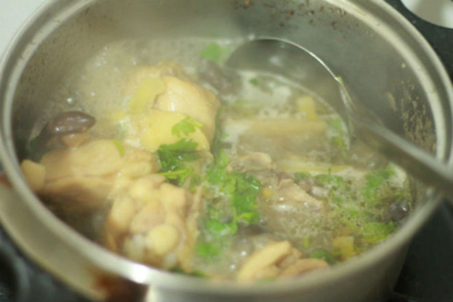 canh gà đun sôi